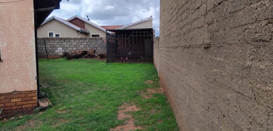 Three bedroom house in Vosloorus EXT 2