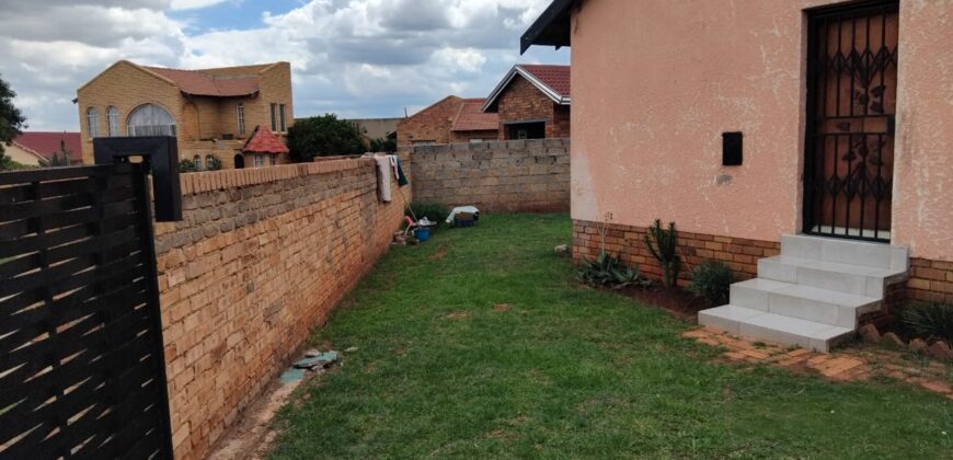 Three bedroom house in Vosloorus EXT 2