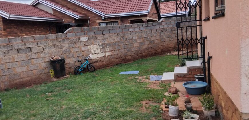 Three bedroom house in Vosloorus EXT 2