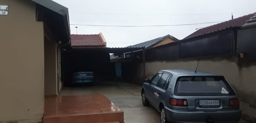 Three Bedroom House –  Rockville Soweto