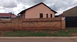 Three bedroom house in Vosloorus EXT 2