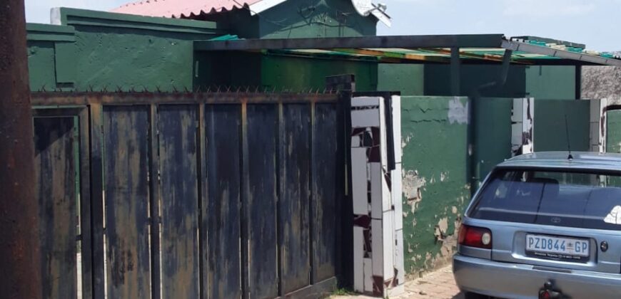 Three bedroom house in Alexandra phase 2