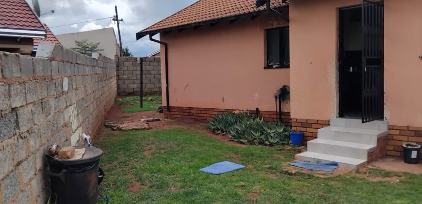 Three bedroom house in Vosloorus EXT 2