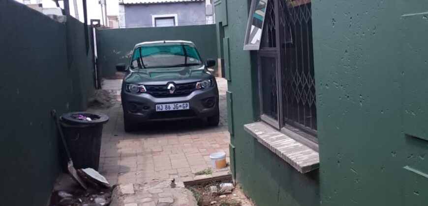 Three bedroom house in Alexandra phase 2