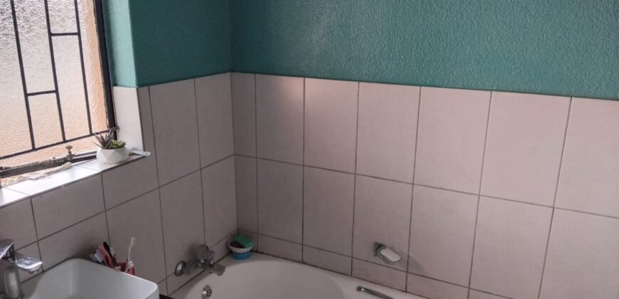 Three bedroom house in Vosloorus EXT 2