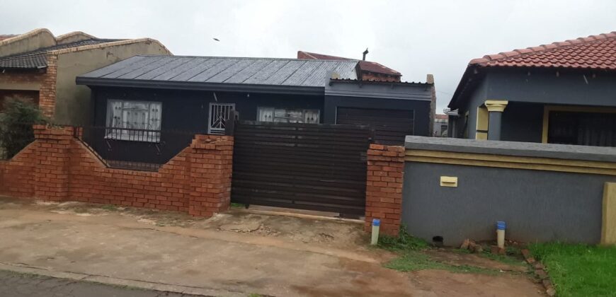 Two Bedroom House in Vosloorus EXT 8 For Sale