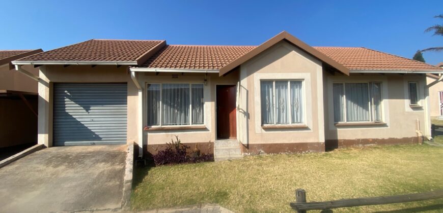 Three  Stunning Bedroom Cluster House in Glenhurst Complex