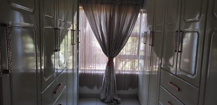 Three bedrooms house in Naturena