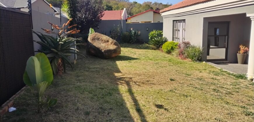 Three bedrooms house in Naturena