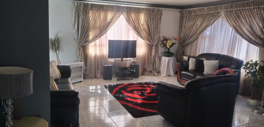 Three bedrooms house in Naturena