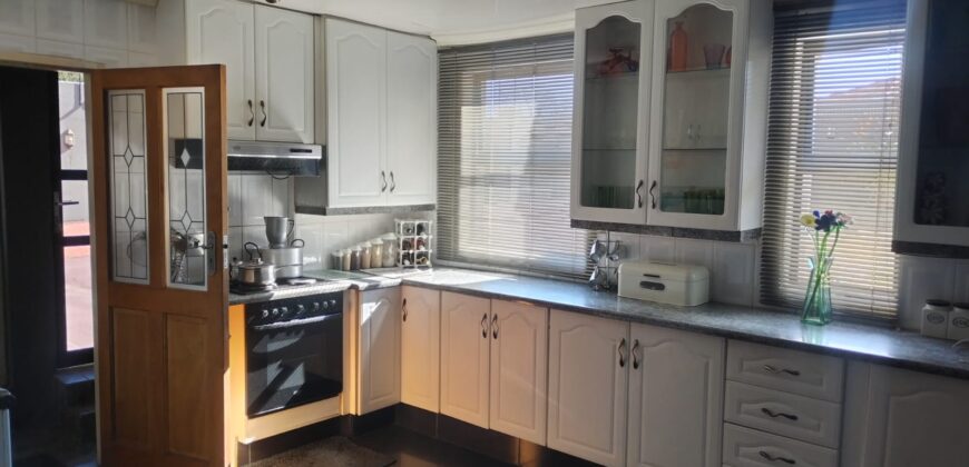 Three bedrooms house in Naturena