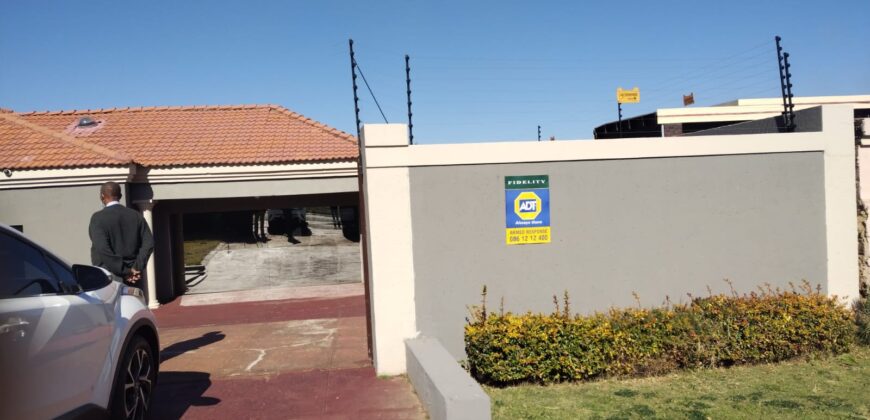 Three bedrooms house in Naturena