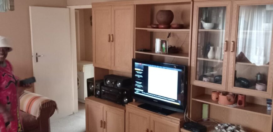 2-Bedroom House in East Bank, Alexandra